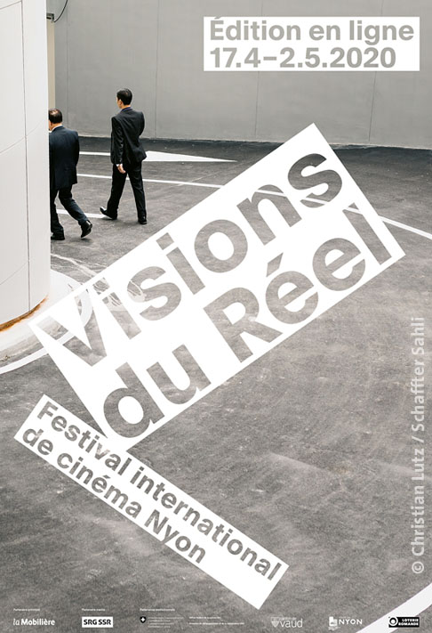 Plakat der Visions du Réel 2020: Zwei Männer laufen eine Straßenkurve entlang (© Christian Lutz / Schaffter Sahli)
