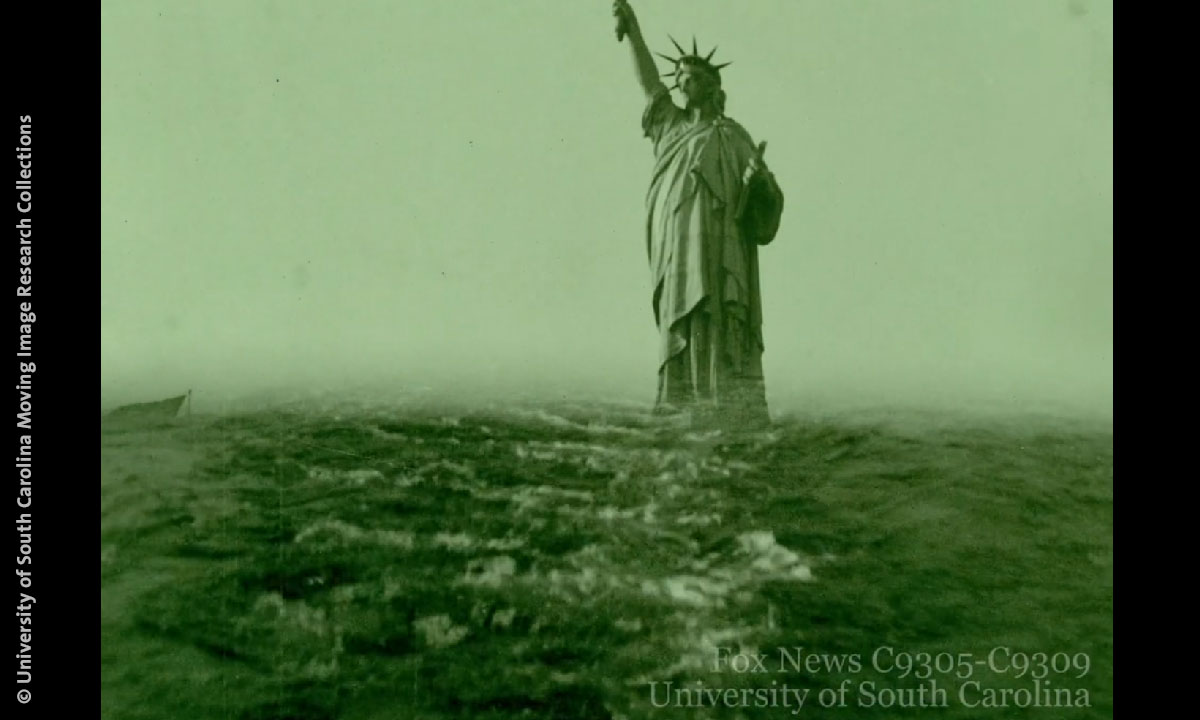 Alte Filmaufnahme der Freiheitsstatue in New York