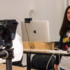 Elisa Reznicek beim Filmen eines Remote Interviews