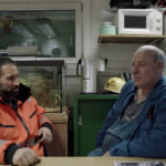 Zwei Männer an einem Tisch