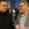 Nahaufnahme zweier Männer im Gespäch