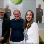 Bild mehrerer Personen, die für ein Foto posieren