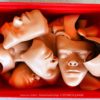 Bild von Masken in einer Box