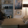 Frau in einem Schlafzimmer