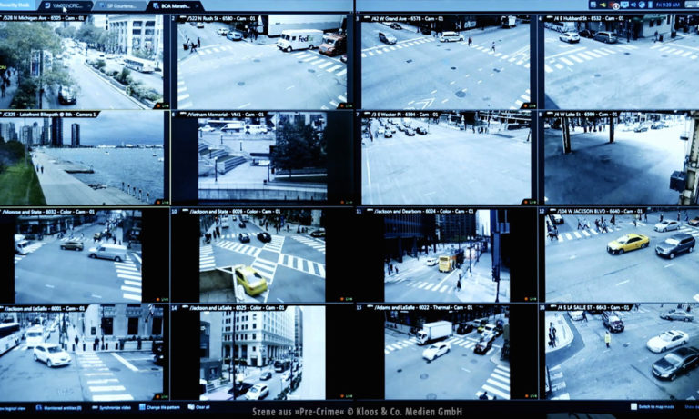 Bild von mehreren Überwachungskamera-Bildschirmen