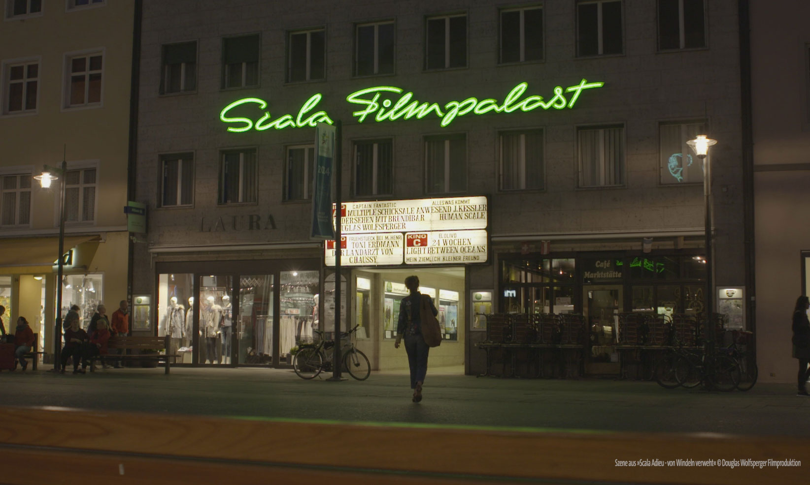 Bild des Scala Filmpalastes in der Nacht