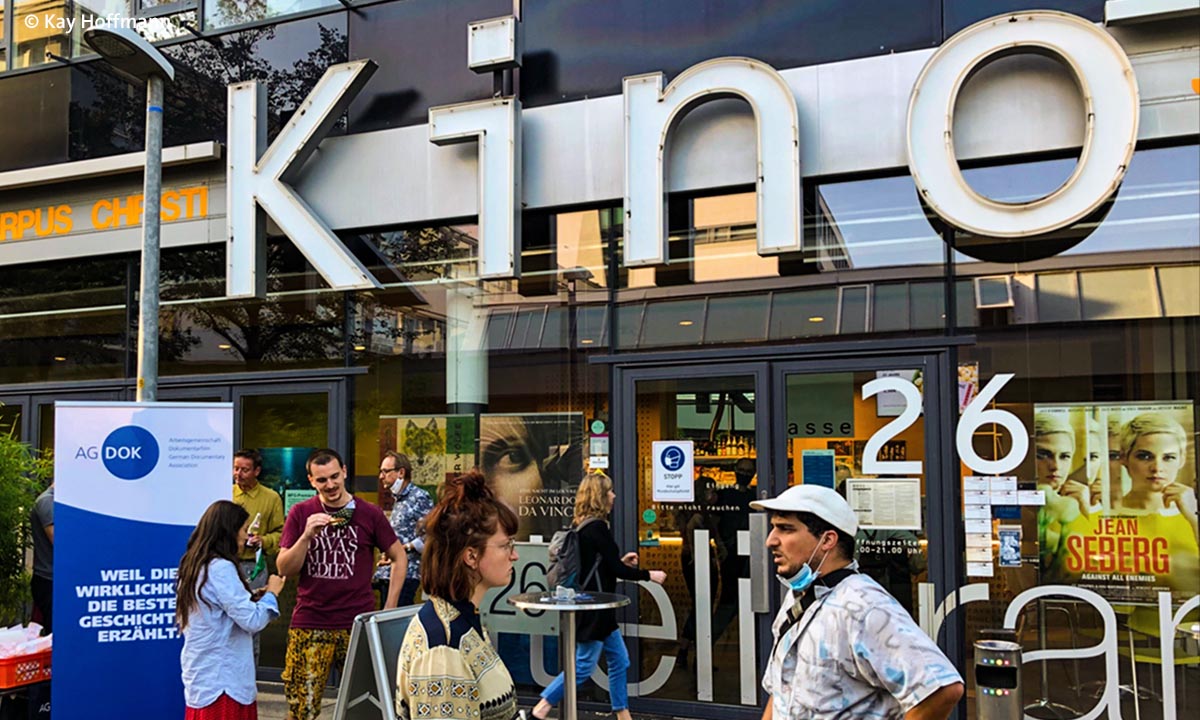 LETsDOK: Bild vom Brezelstand vor dem Kino bei der AG DOK (© Kay Hoffmann)