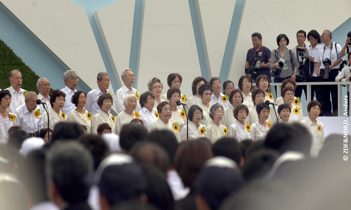 Erinnerung an Abwürfe von Atombomben: Bild eines japanischen Chors