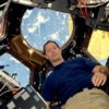 Auf zum Mars! – Die Reise zum Rand des Sonnensystems: BIld eines Astronauten in einem Raumschiff