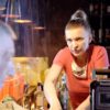 Bild einer Frau hinter der Bar