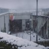 Lovparade - Die Verhandlung: Die Gedenkstätte für die Toten und Verletzten der Loveparade 2010 in Duisburg im Schnee.