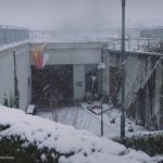 Lovparade - Die Verhandlung: Die Gedenkstätte für die Toten und Verletzten der Loveparade 2010 in Duisburg im Schnee.