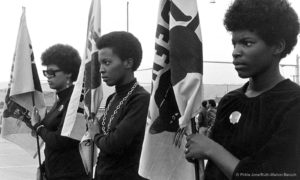 Frauen bei einer öffentlichen Demonstration der Black Panthers © Pirkle Jone/Ruth-Marion Baruch