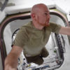 Filmstill aus „Wer wir waren“ von Marc Bauder, man sieht Alexander Gerst im All (Foto: X Verleih)