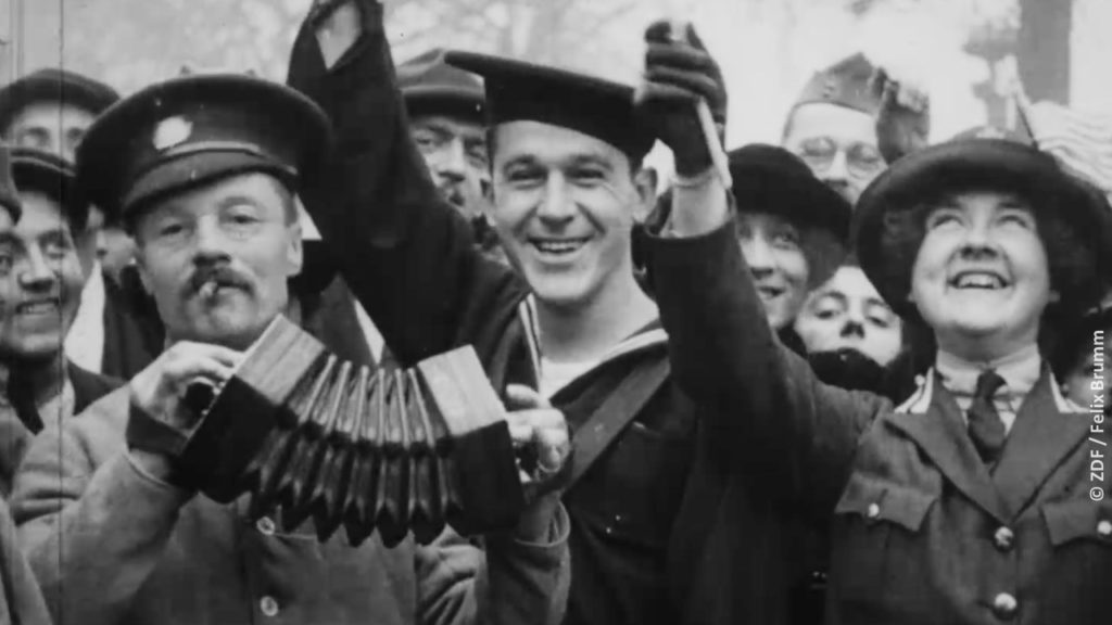 "Krieg und Holocaust: Der Deutsche Abrgund" zeigt freudige Menschen nach dem Ende des 1. Weltkriegs