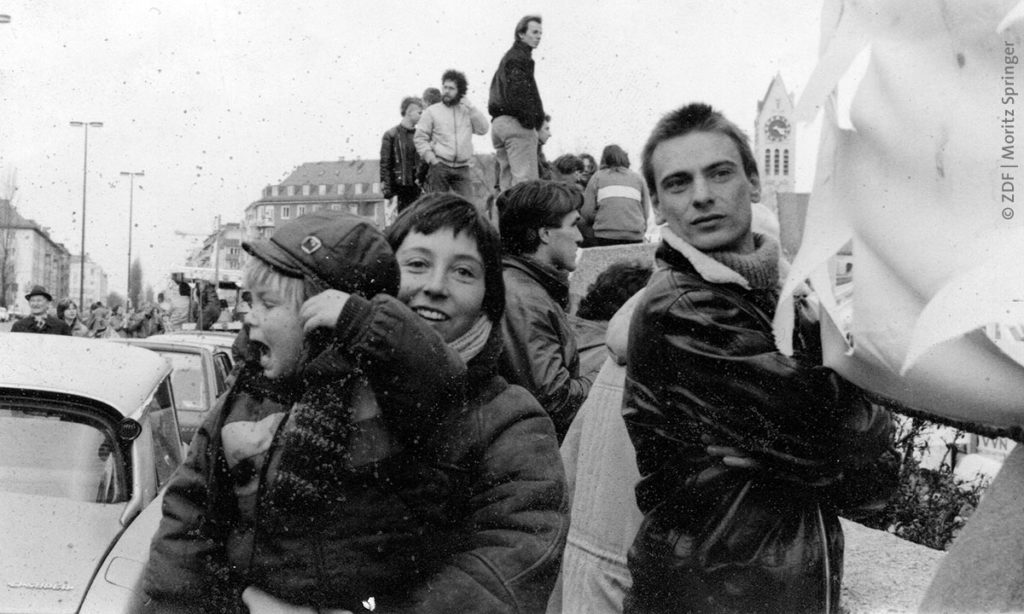 Altes Familienfoto 80er Jahre in "Mein Opa, Karin und ich" von Moritz Springer