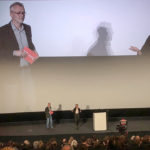 Festivalleiter Christoph Terhechte und Moderatorin Julia Weigl bei der Eröffnung von DOK Leipzig 2021 © Kay Hoffmann/HDF