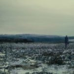 Filmstill Feld in Landschaft