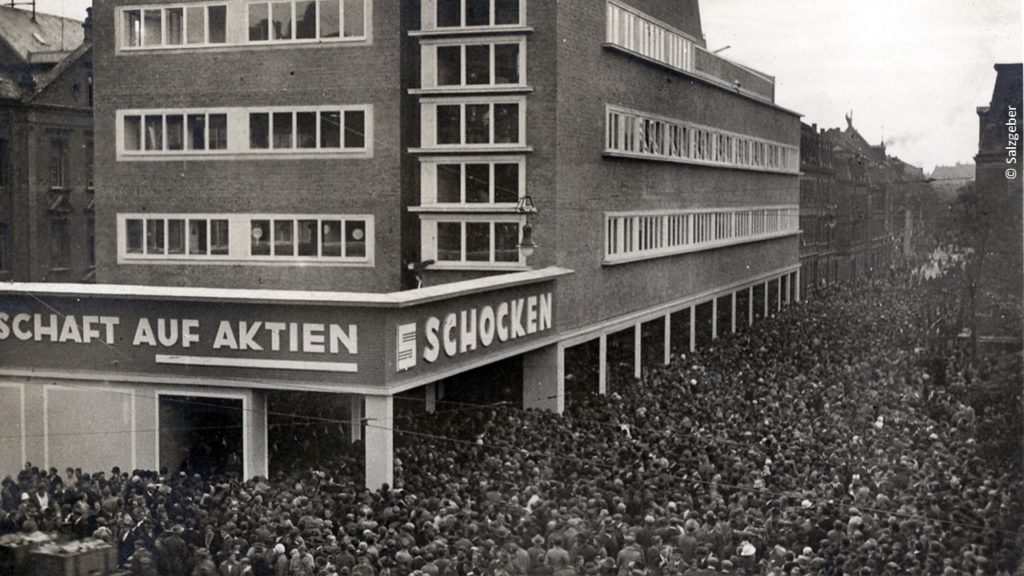 Großer Andrang bei der Eröffnung des Schocken Kaufhaus Nürnberg 1926