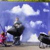Kinder vor Leinwand in 