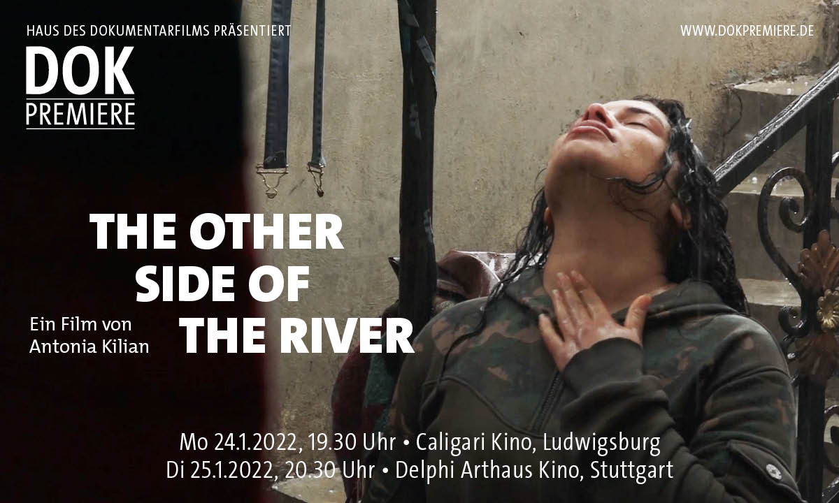Postkarte der Dok Premiere des Dokumentarfilms "The Other Side Of The River": Junge Frau im Regen