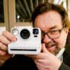 An Impossible Project: Regisseur Jens Meurer mit Polaroid-Kamera (Foto: Günther Ahner/HDF)
