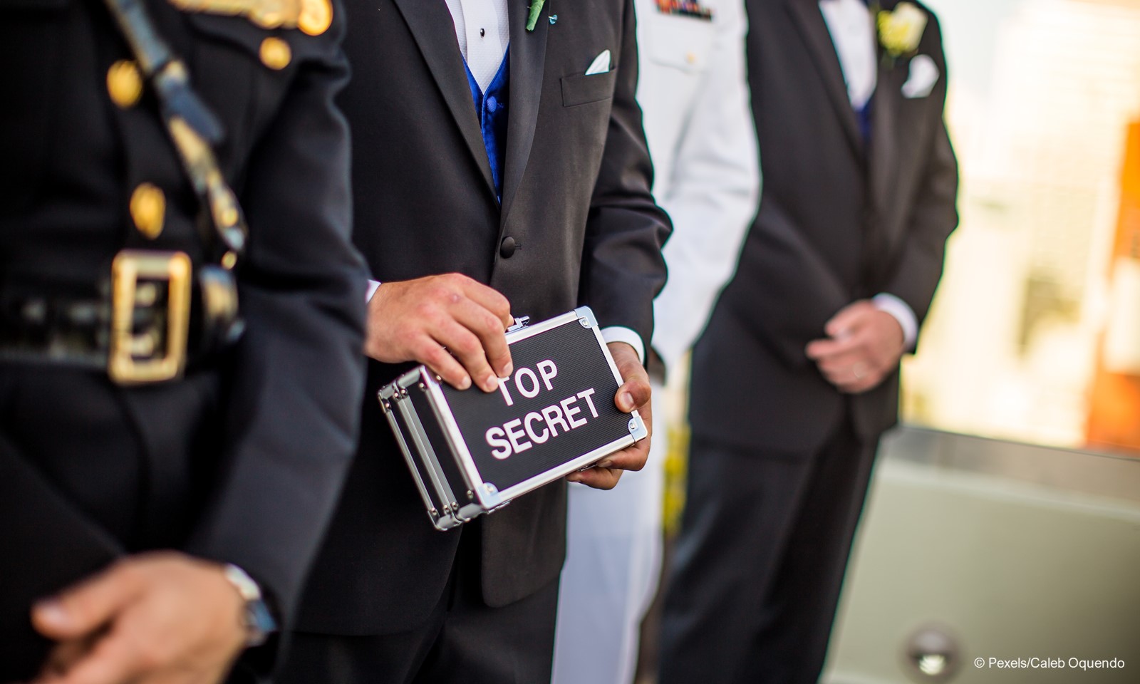 pexels-caleb-oquendo-3051576_web Top Secret
