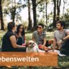 Junge Menschen auf der Wiese