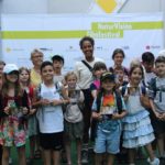 Kinderschar mit Pia Amofa-Antwi