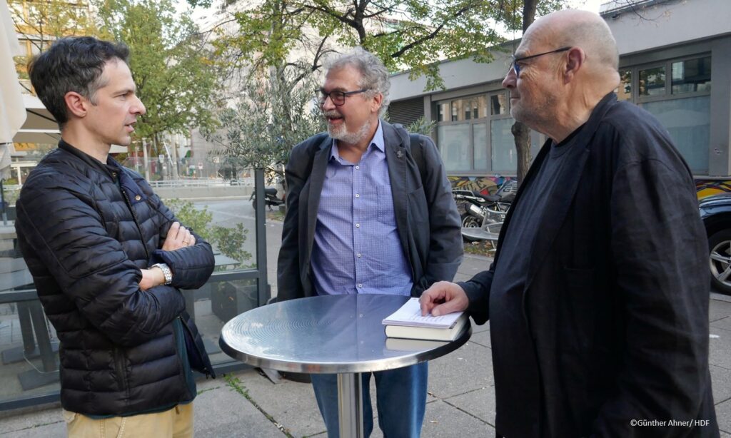 Kay Hoffmann, Goggo Gensch und Thomas von Steinaecker vor dem Atelier am Bollwerk