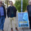 KAy Hoffmann, Thomas von Steinaecker und Goggo Gensch vor dem Atelier am Bollwerk am 31.10.2022
