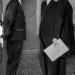 Adolf Hitler und Alfred Hugenberg unterhalten sich