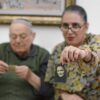 Zev Klein, Tochter Michal und Bild seiner ermordeten Schwester Sara