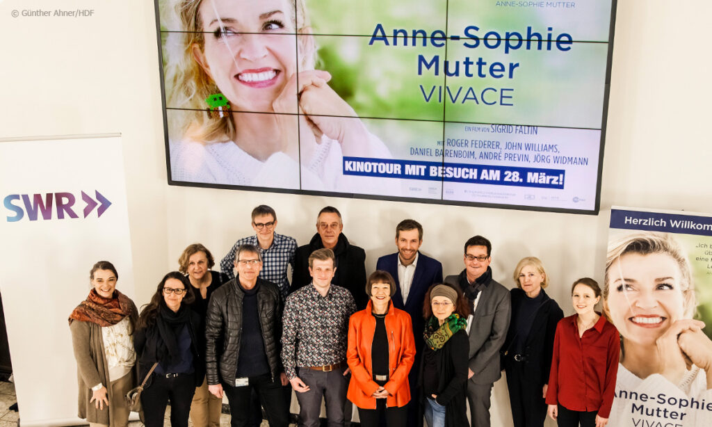 Gruppenbild des Teams rund um den Dokumentarfilm "Anne-Sophie Mutter - Vivace" © Günther Ahner/HDF