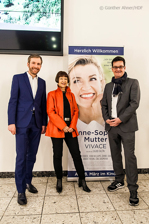 Clemens Bratzler, Sigrid Faltin und Wolfgang Gushurst (alle SWR) bei der Stuttgarter Kinopremiere von "Anne-Sophie Mutter - Vivace" © Günther Ahner/HDF