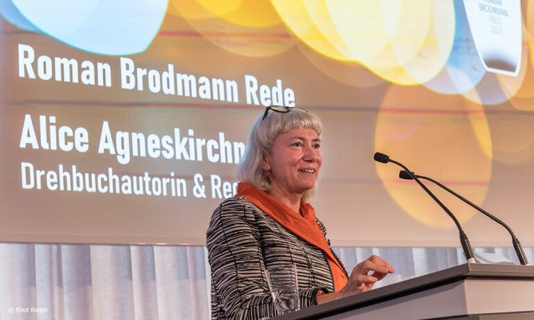 Alice Agneskirchner bei der Roman Brodmann Rede 2023 in Berlin (Foto: Knut Koops)