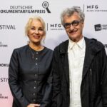 Wim Wenders und Irene Klünder beim Deutschen Dokumentarfilmpreis 2023