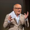 Volker Schlöndorff hält Laudatio auf Wim Wenders beim Deutschen dokumentarfilmpreis 2023