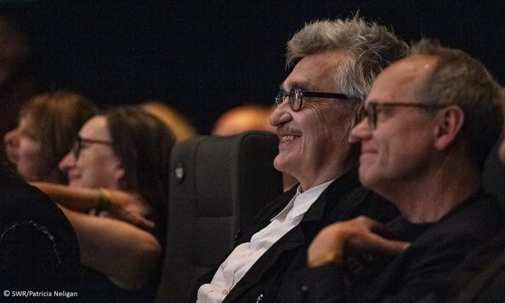 Wim Wenders und Kai Gniffke beim Deutschen dokumentarfilmpreis 2023