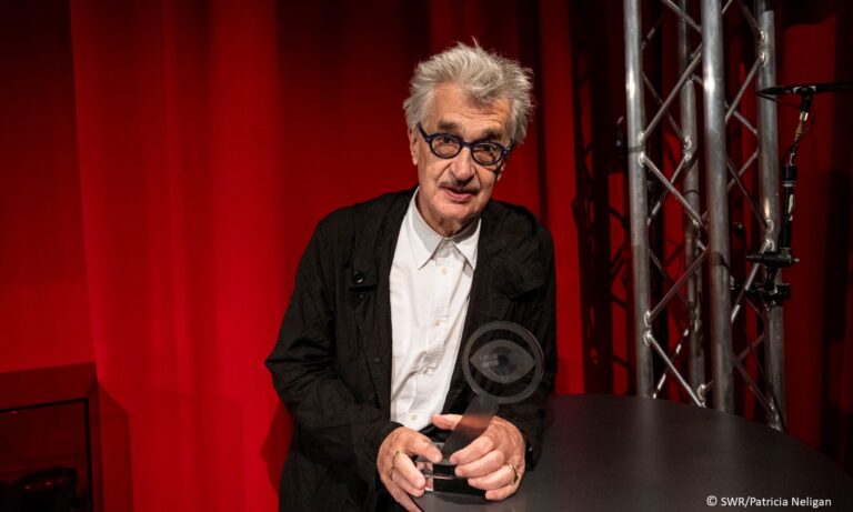 Wim Wenders erhält Ehrenpreis des Deutschen dokumentarfilmpreises 2023