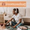 Beyond Documentary Banner. Frau mit Kopfhoerern sitzt auf Boden