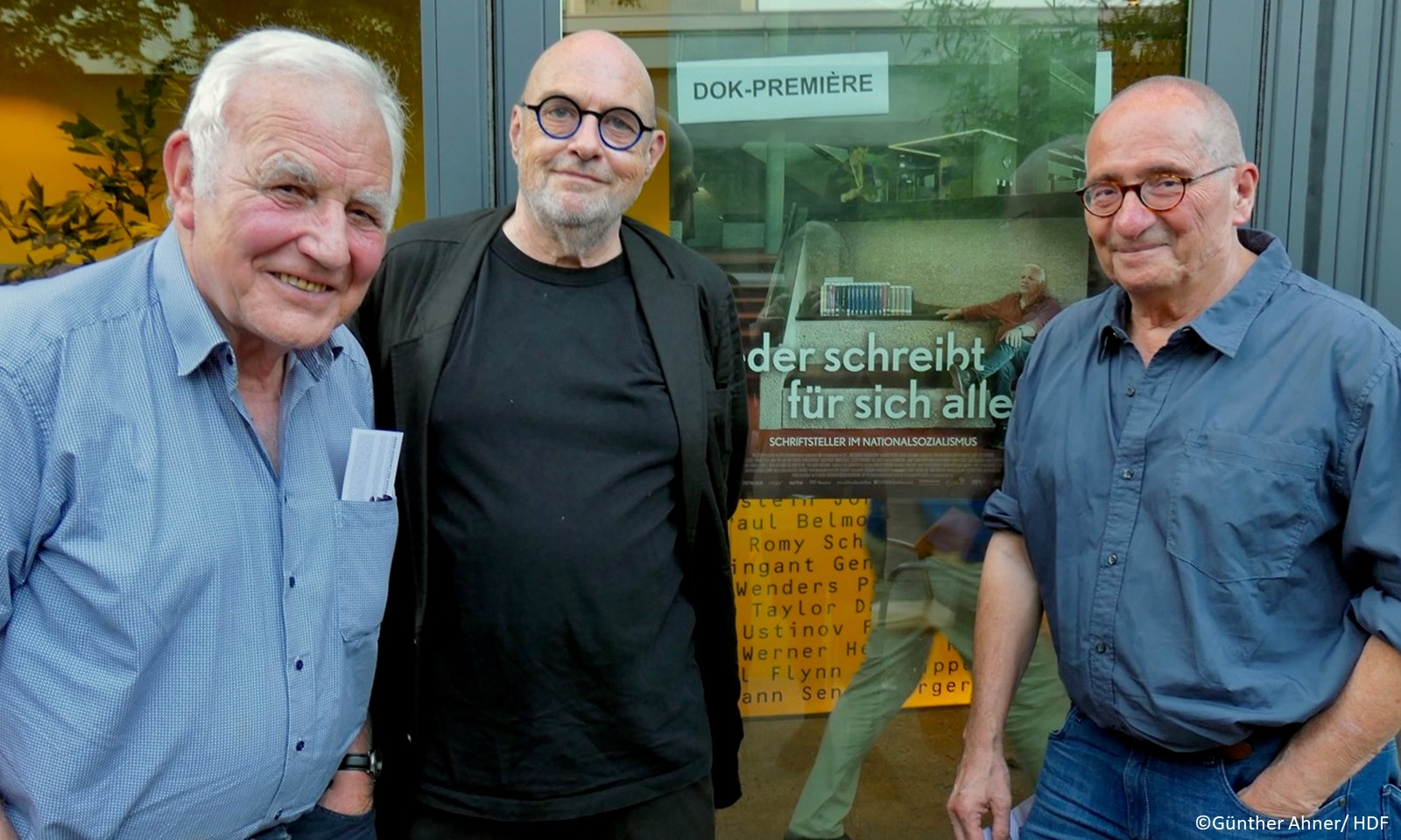 DOK Premiere Jeder schreibt für sich allein, Dominik Graf, Anatol Regnier, Goggo Gensch vor Atelier am Bollwerk