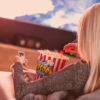 Fernsehen schauen und Popcorn essen (Foto: yousafbhutta/Pixabay)