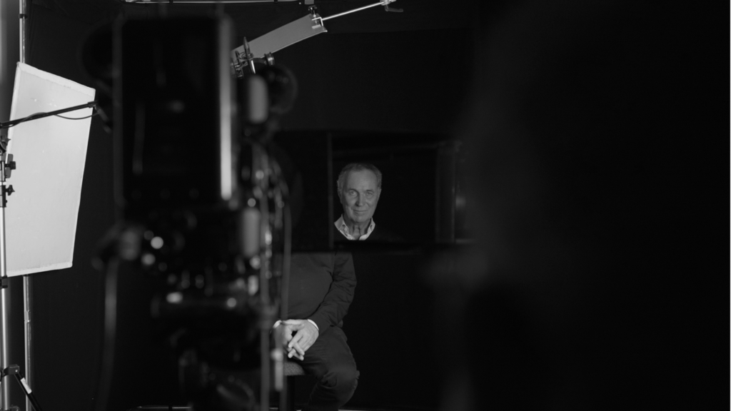 MLDF_Stephan Lanby_Set3_Copyright_SWR-HDF_Christian Zecha_cropped_processed_by_imagy